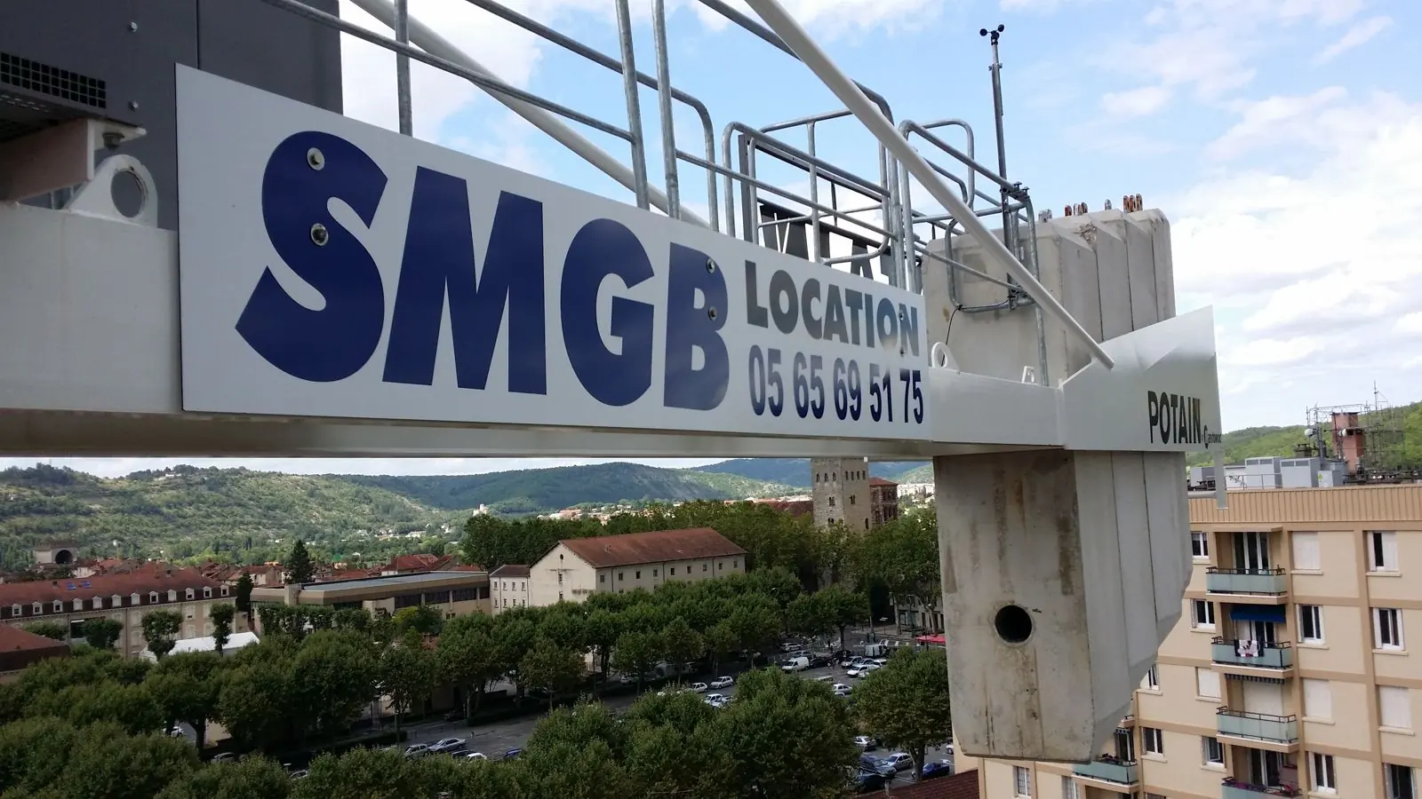 Enseigne SMGB, location de grues